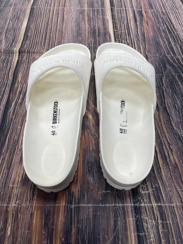 Sandals Flats By Birkenstock In White, Size: 9 Discount