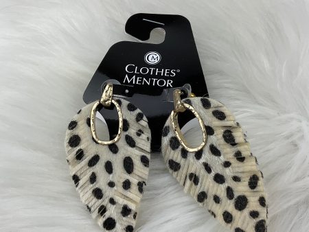 Earrings Dangle drop By Clothes Mentor For Sale