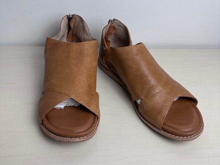 Sandals Flats By Sofft In Tan, Size: 9.5 Online now