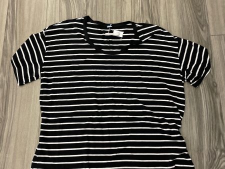 Top Short Sleeve By Old Navy In Black, Size: L Fashion