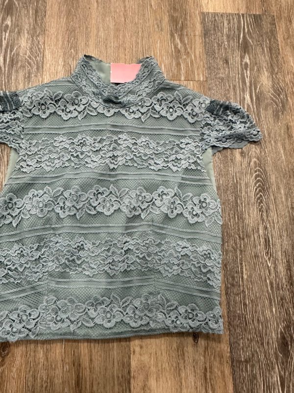 Top Short Sleeve Designer By Alice + Olivia  Size: 6 For Sale