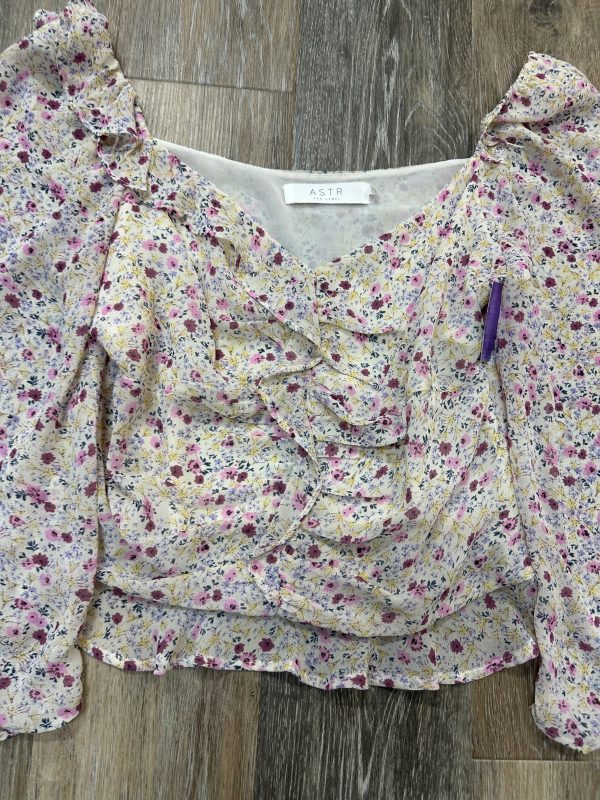 Top Short Sleeve By Astr In Floral Print, Size: L Discount